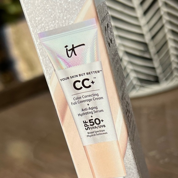 It Cosmetics CC Cream Color correcting full coverage cream. Anti-Aging Hydrating - Picture 15 of 15